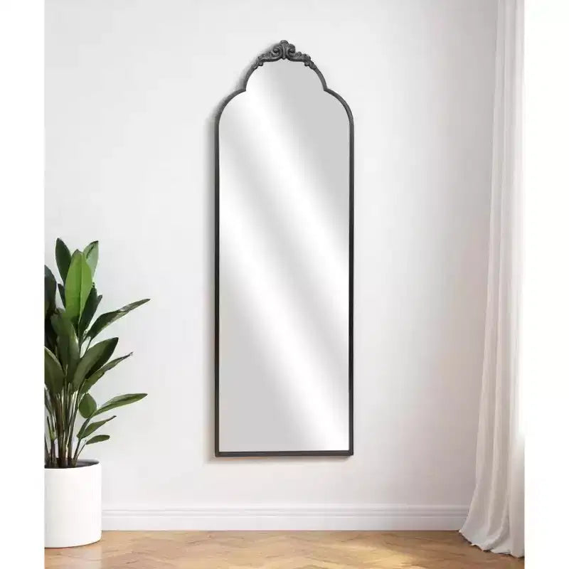 Miroir sur pied plein format 65 po avec arche en métal noir
