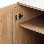 Armoires de rangement élégantes et spacieuses avec portes en verre, offrant une grande capacité de rangement, à la fois pratiques et esthétiques.