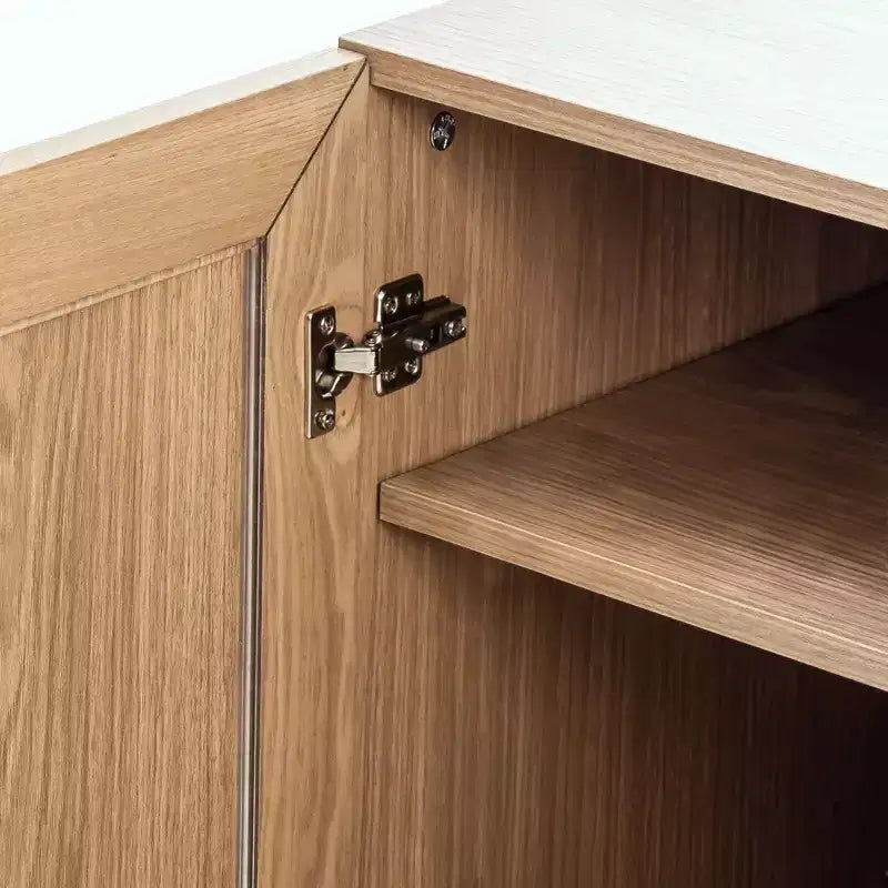 Armoires de rangement élégantes et spacieuses avec portes en verre, offrant une grande capacité de rangement, à la fois pratiques et esthétiques.