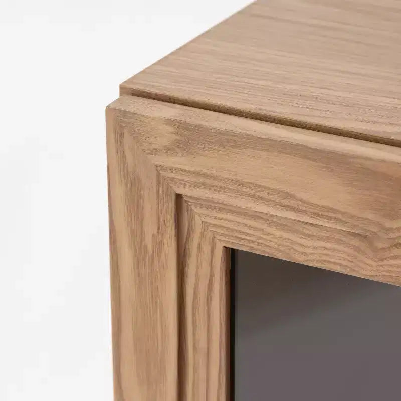 Armoires de rangement élégantes et spacieuses avec portes en verre, offrant une grande capacité de rangement, à la fois pratiques et esthétiques.