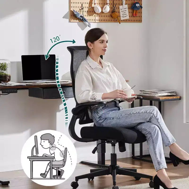 Chaise de bureau avec accoudoirs relevables Design compact se glisse sous le bureau