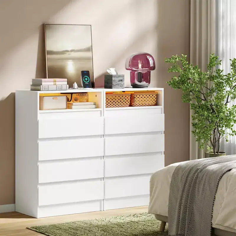 Commode 4 tiroirs avec lumières LED et prise de courant – Blanche