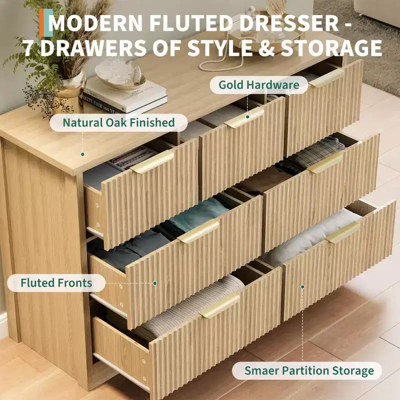 Commode moderne cannelée à 7 tiroirs – Finition chêne