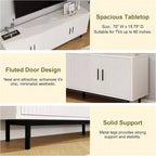 Meuble TV cannelé de 70 po, centre de divertissement avec étagère de rangement réglable, console TV moderne pour salon et chambre, blanc